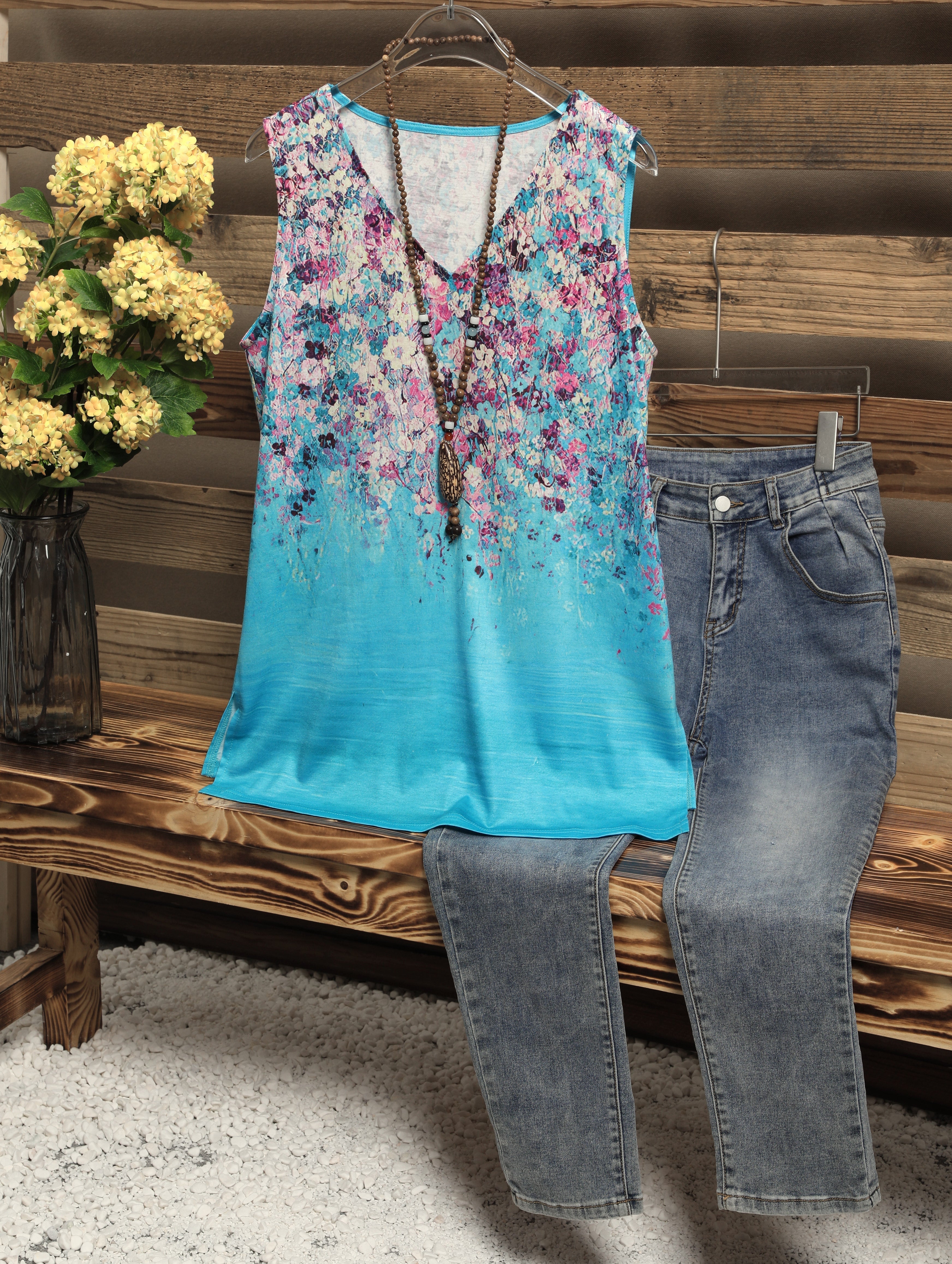 Attractive VNeck Sleeveless Printed Top